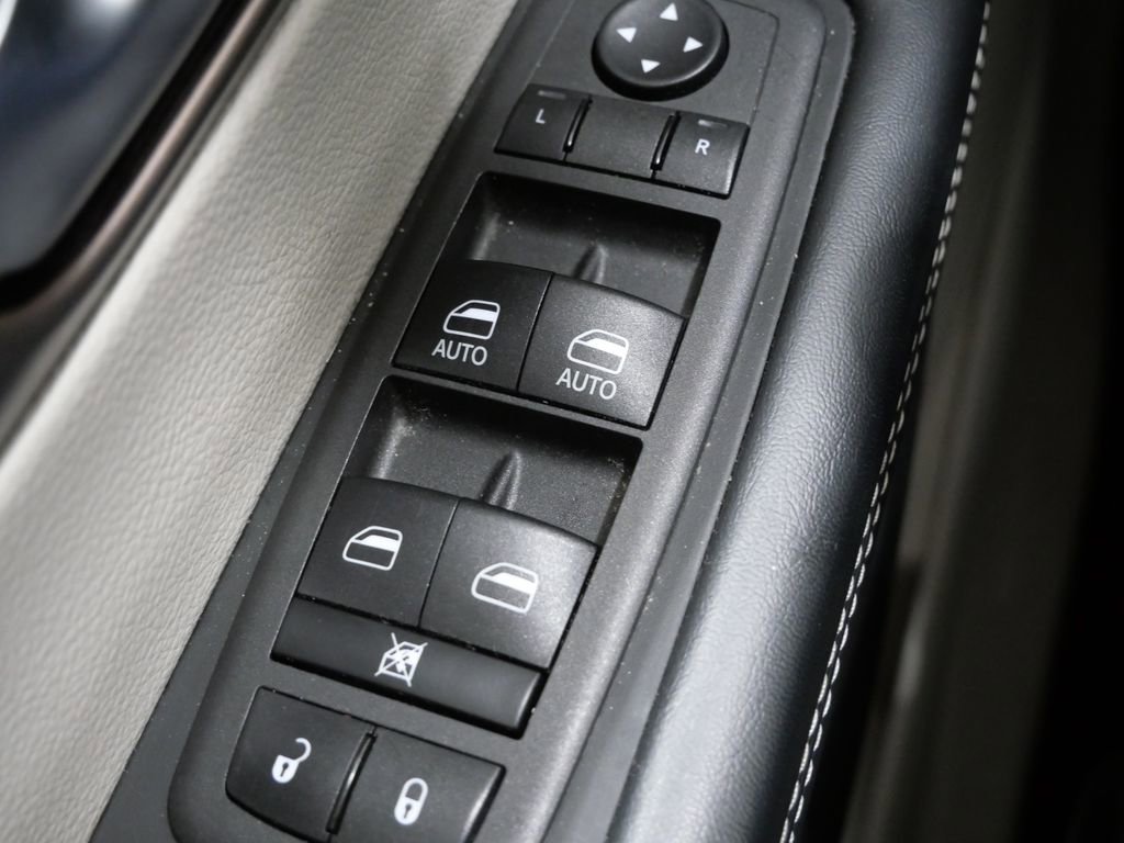 Used 2023 Chrysler Voyager LX image 13