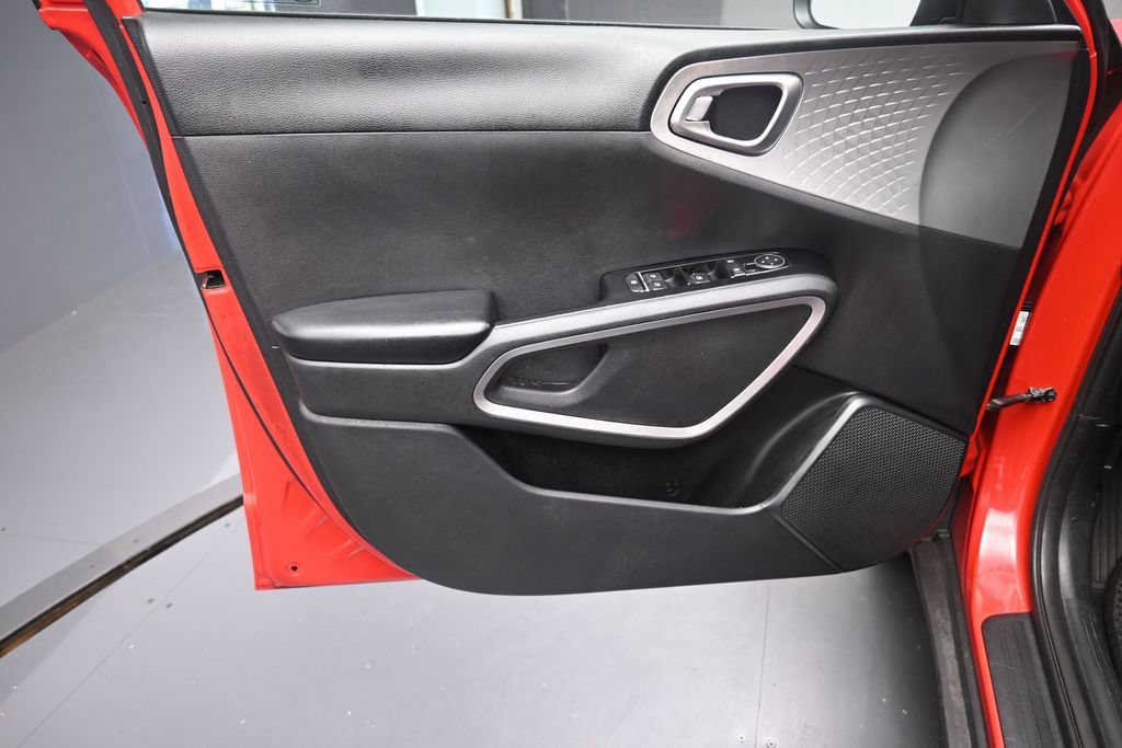 Used 2020 Kia Soul LX FWD image 19