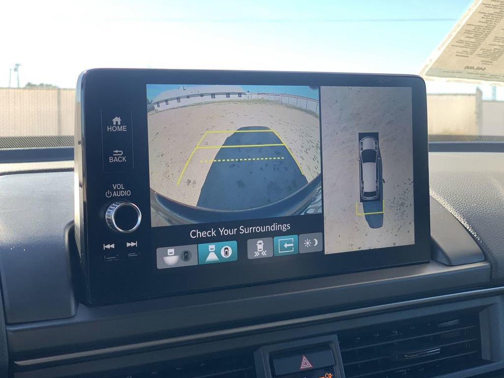 Used 2025 Honda Pilot TrailSport image 12