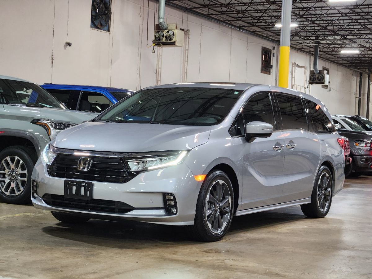 Used 2023 Honda Odyssey Elite image 3