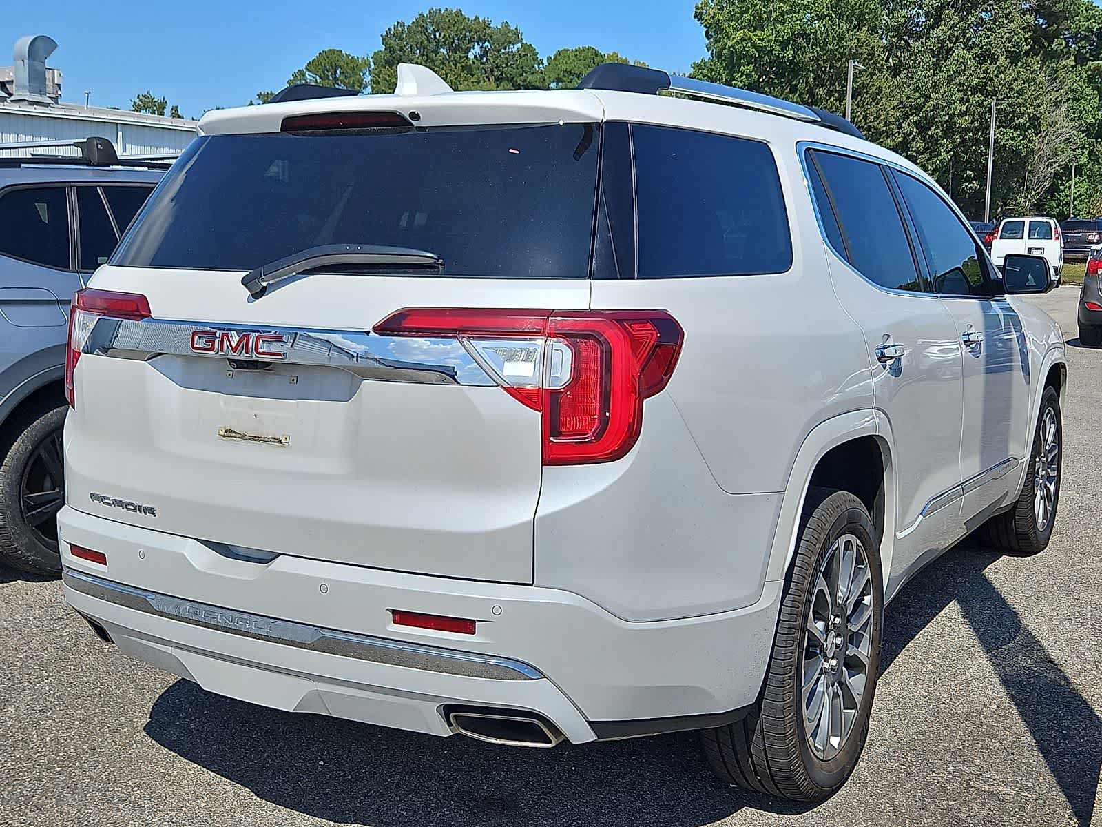 Used 2023 GMC Acadia Denali w/ Denali Ultimate Package FWD image 3