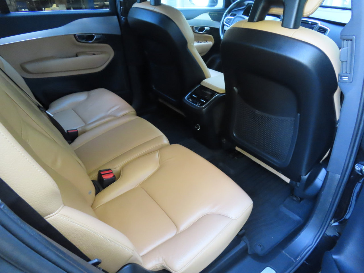 Used 2017 Volvo XC90 T6 Momentum w/ Vision Package image 18