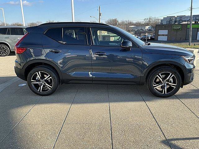 New 2026 Volvo XC40 B5 Core AWD/4WD image 7
