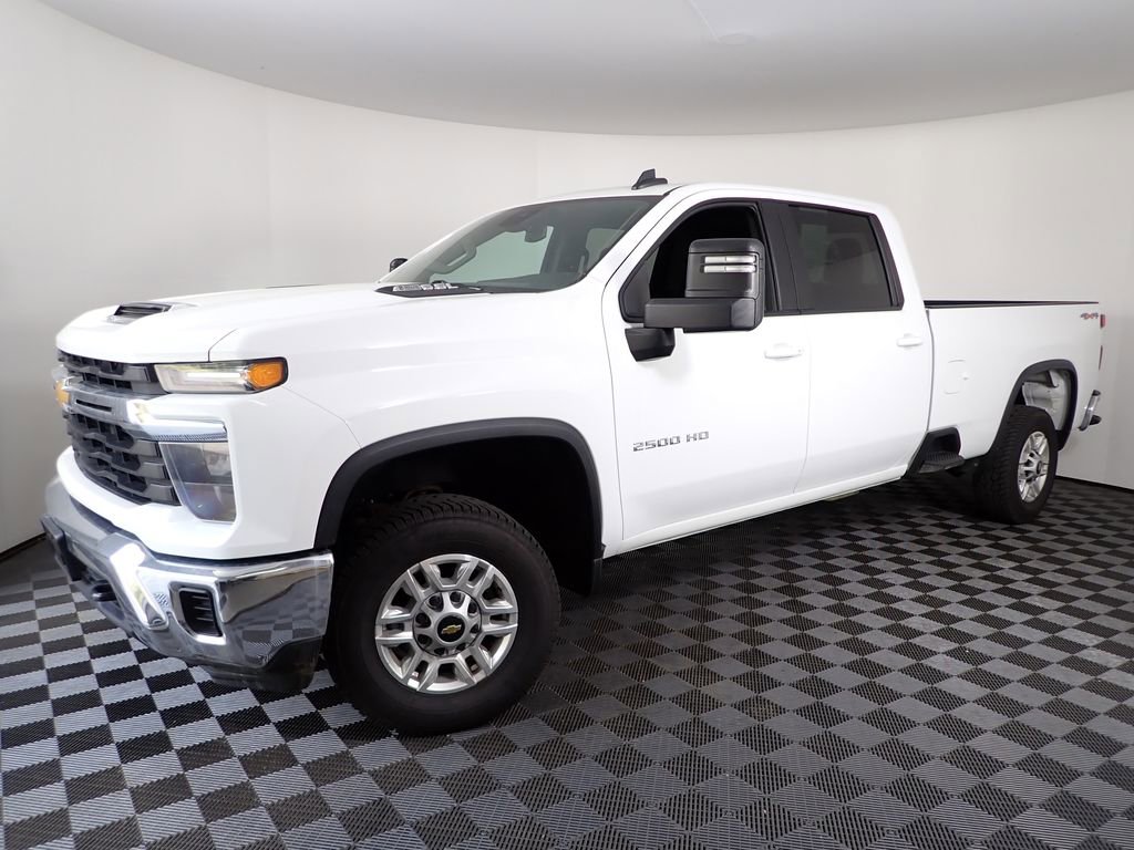 Used 2024 Chevrolet Silverado 2500 LT AWD/4WD image 13
