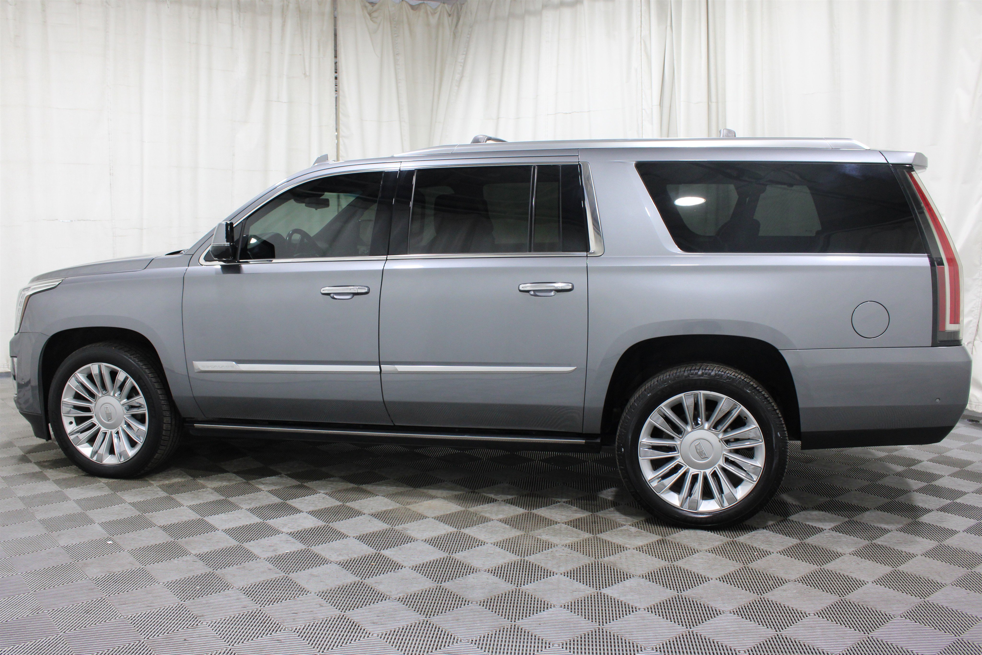 Used 2019 Cadillac Escalade ESV Platinum image 36