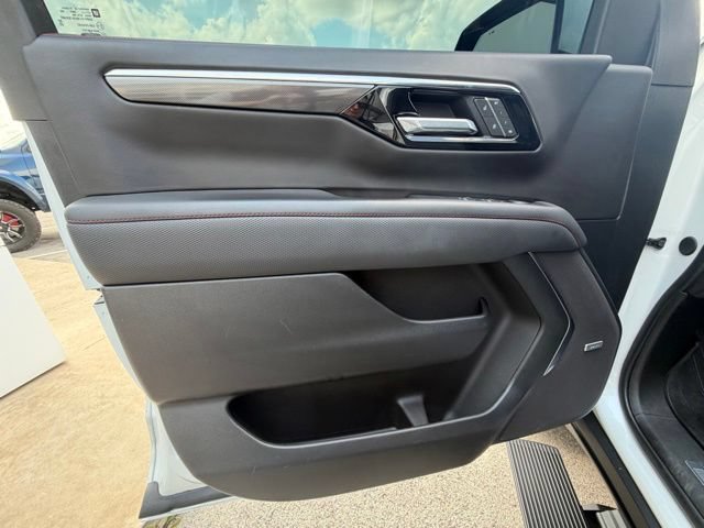 Used 2025 Chevrolet Tahoe RST w/ Comfort Package AWD/4WD image 8