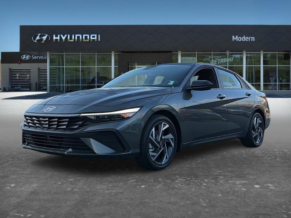 Certified 2025 Hyundai Elantra SEL image 1