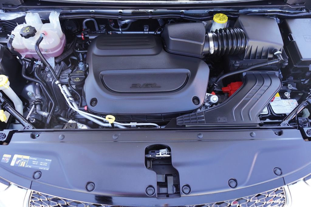 Used 2024 Chrysler Pacifica Touring-L FWD image 25