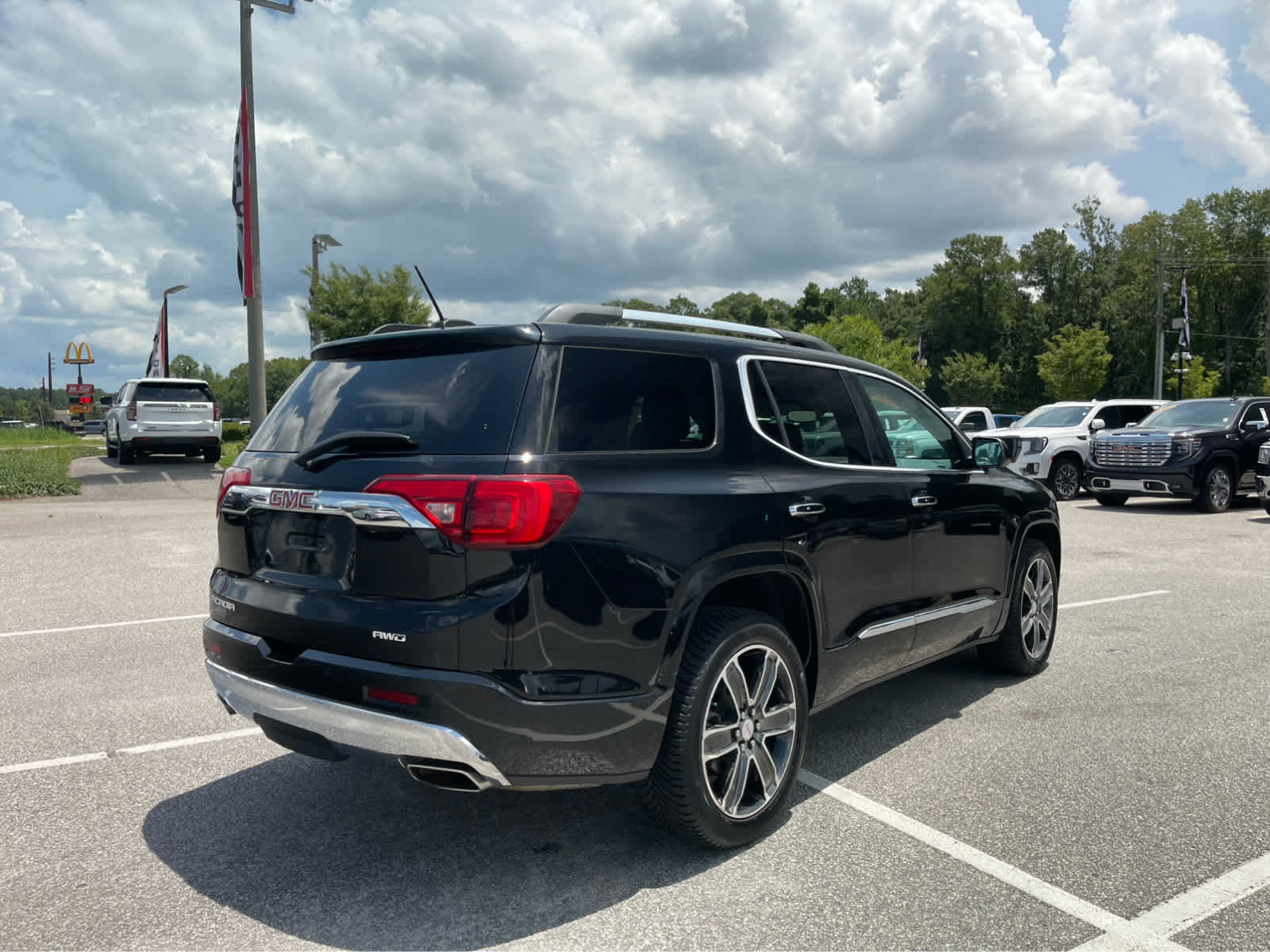 Used 2018 GMC Acadia Denali w/ Technology Package AWD/4WD image 5