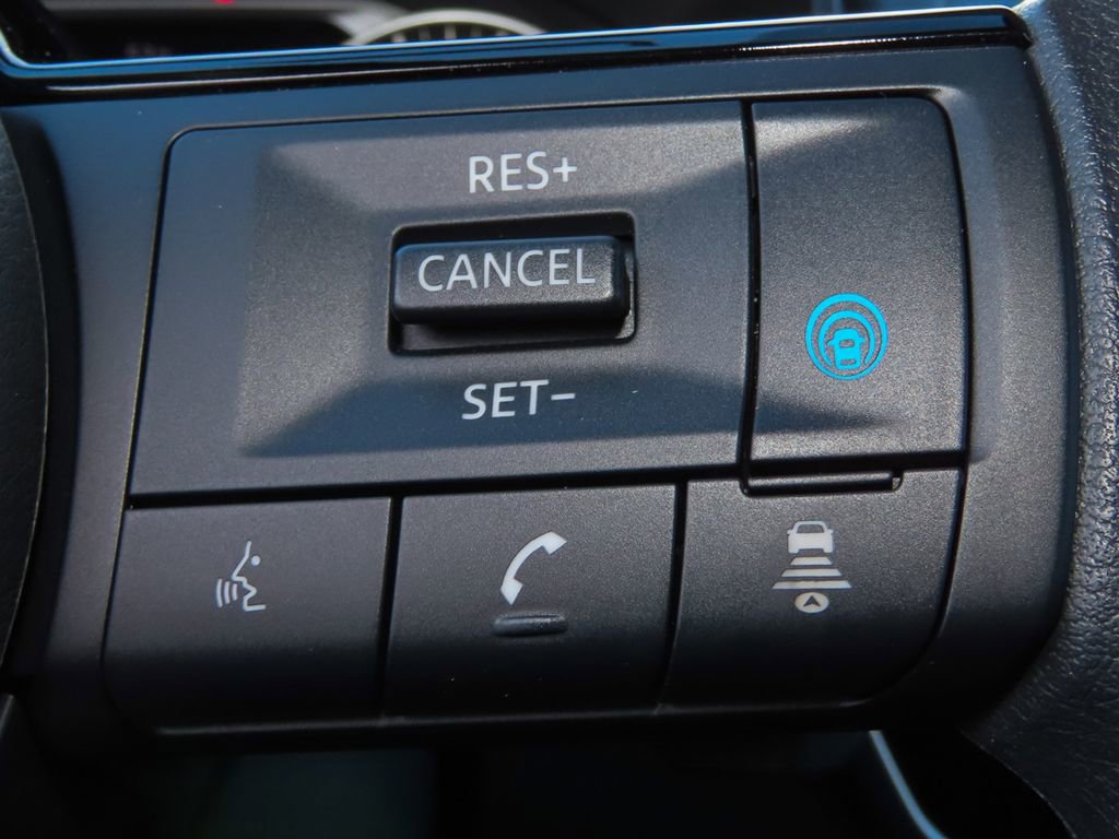 Used 2022 Nissan Rogue SV AWD/4WD image 14