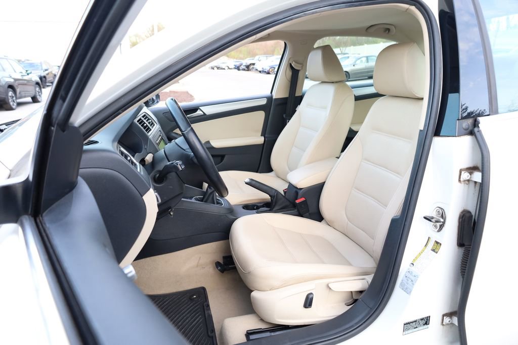 Used 2013 Volkswagen Jetta SE FWD image 8