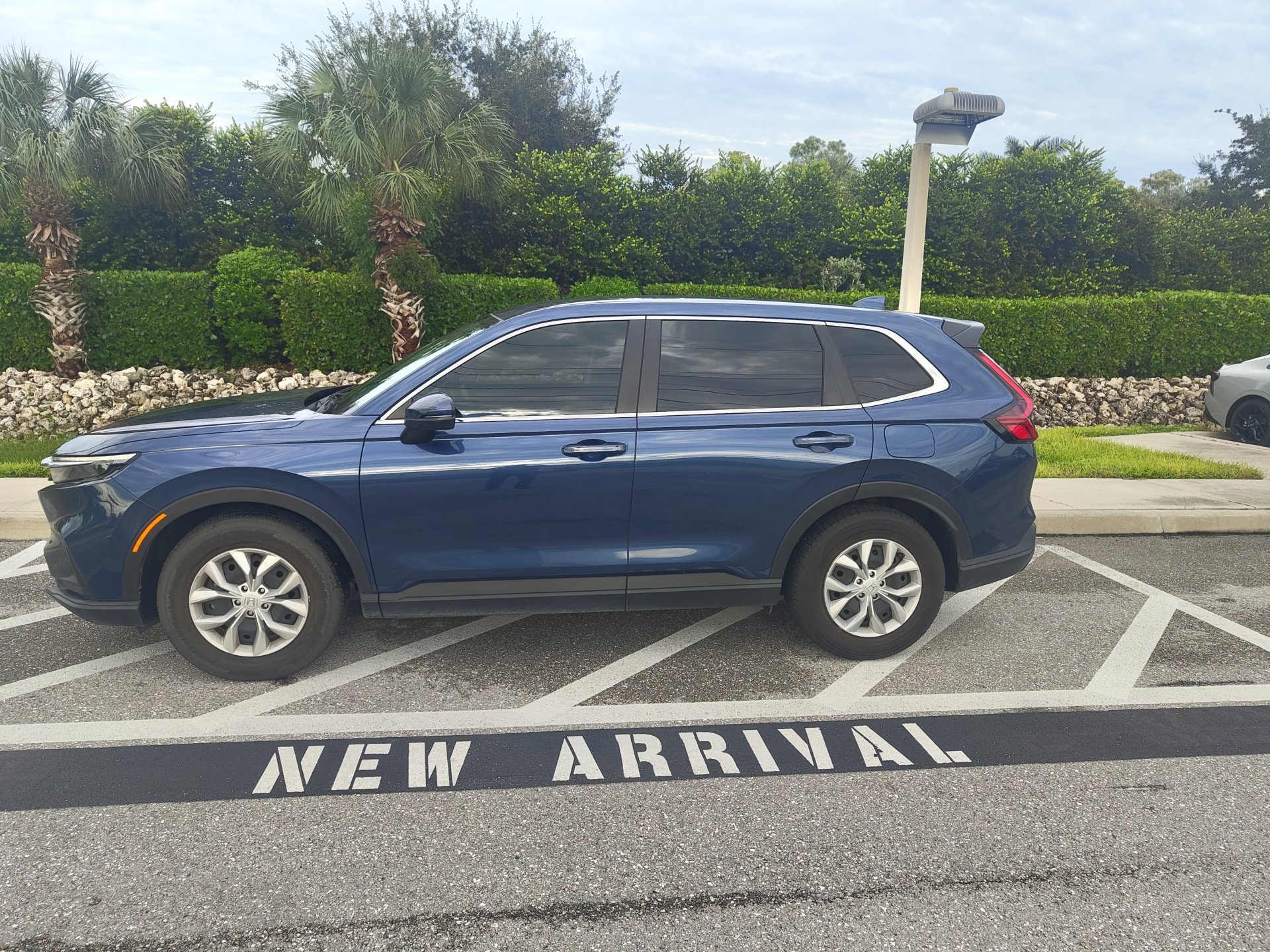 Used 2023 Honda CR-V LX image 3