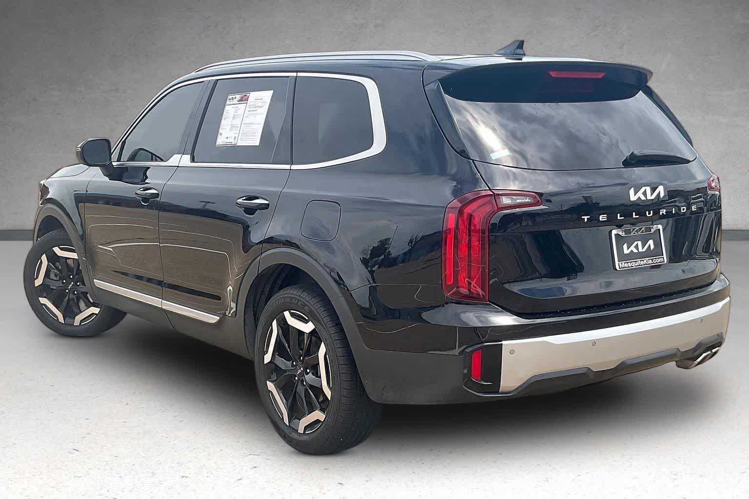 Used 2023 Kia Telluride S FWD image 4