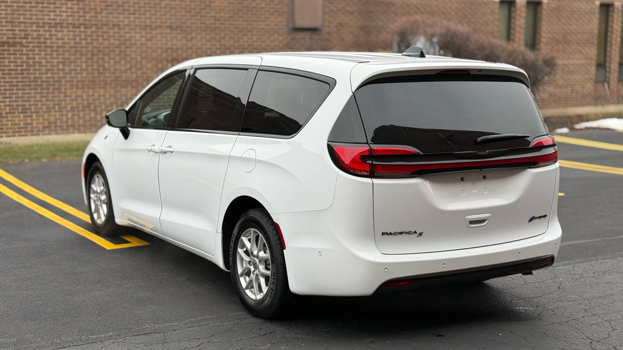 Used 2024 Chrysler Pacifica Select FWD image 5