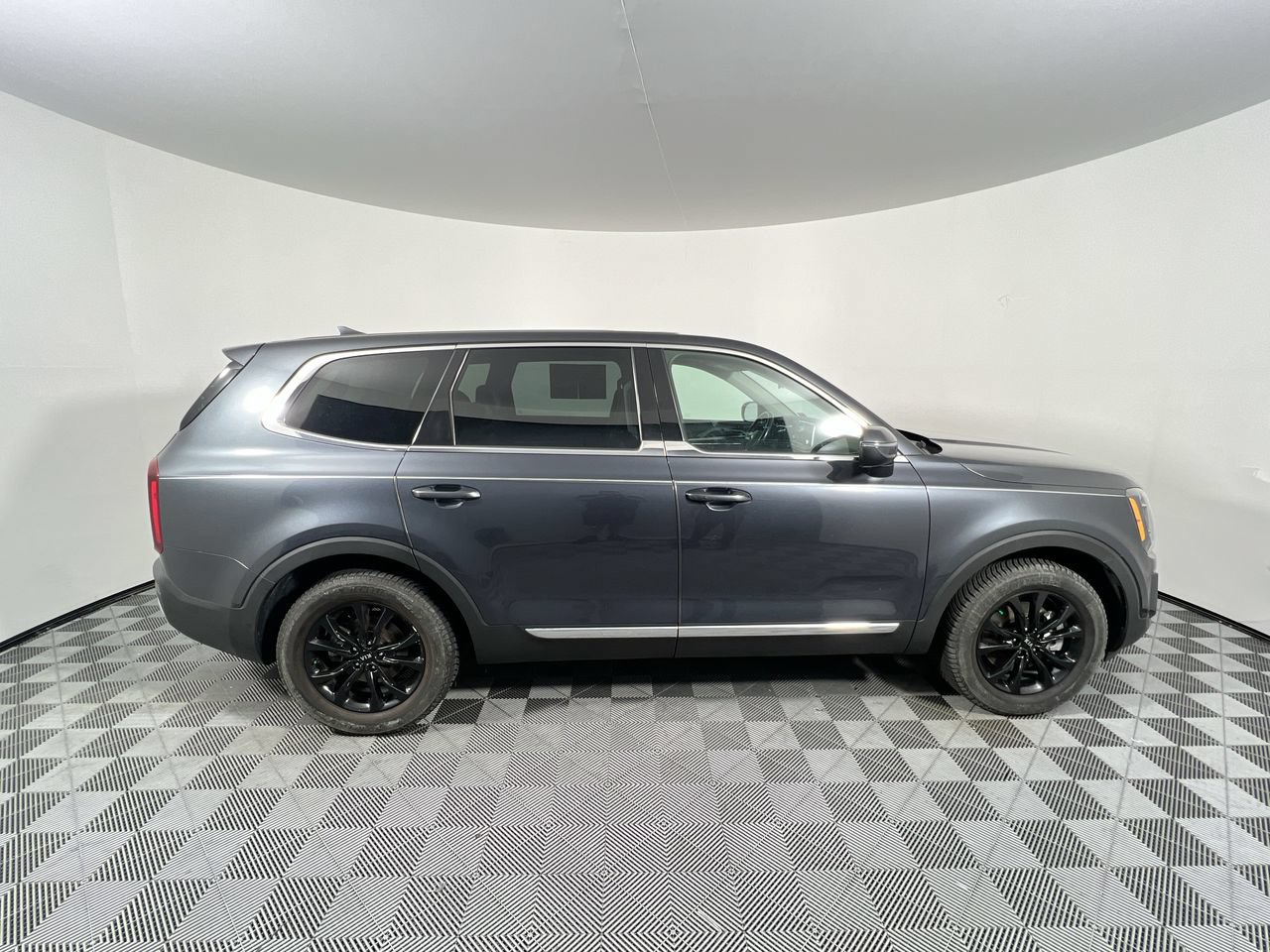 Used 2020 Kia Telluride LX FWD image 2