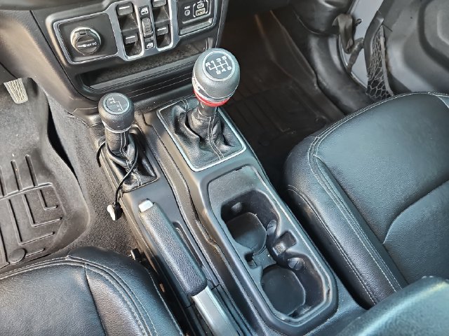 Used 2018 Jeep Wrangler Unlimited Sahara AWD/4WD image 29