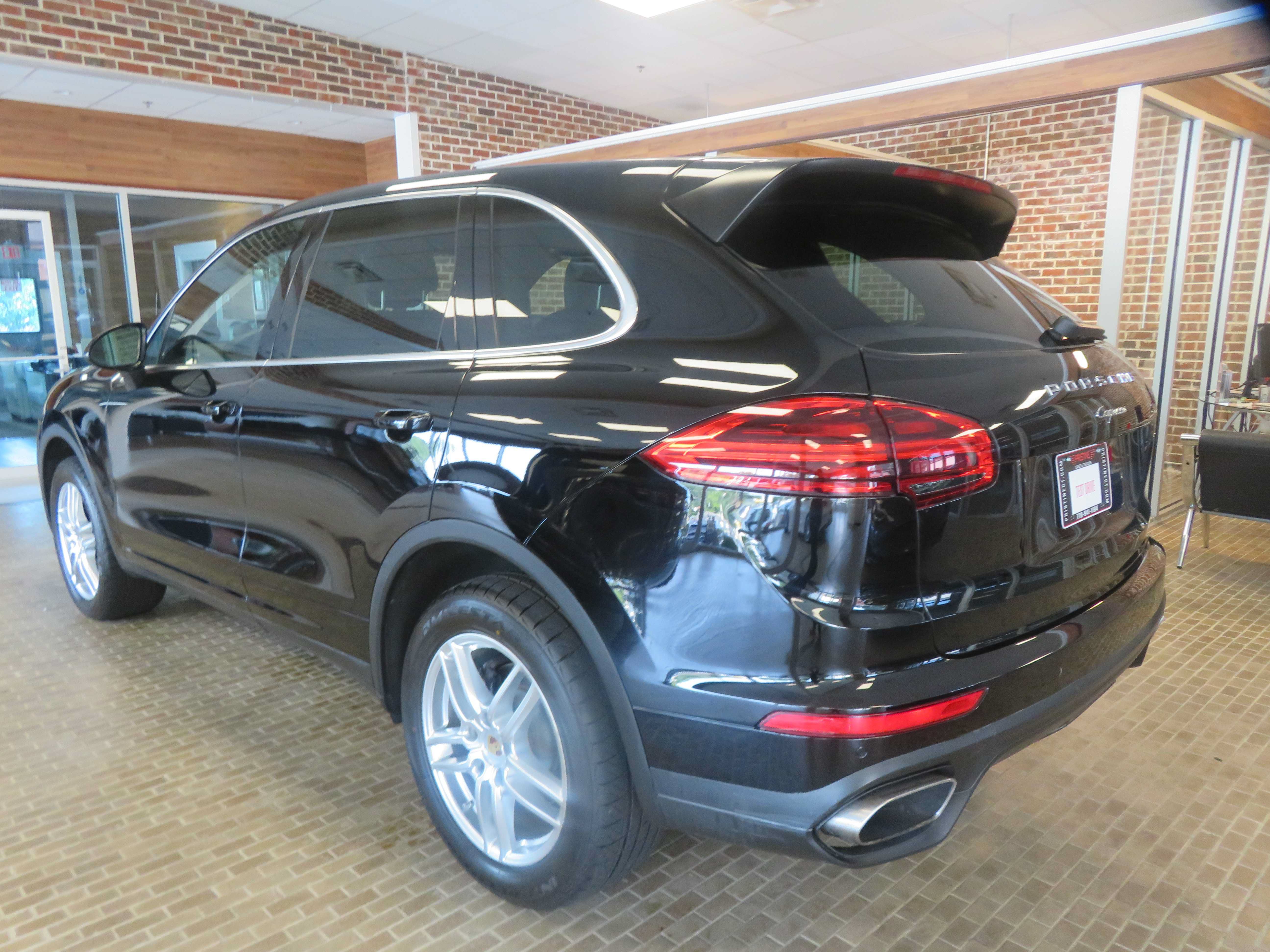 Used 2016 Porsche Cayenne AWD/4WD image 6