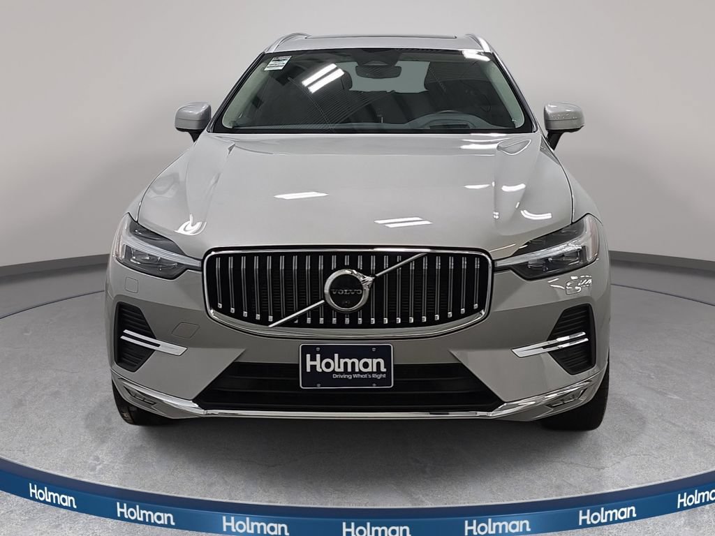 Used 2022 Volvo XC60 B5 Inscription w/ Advanced Package AWD/4WD image 3