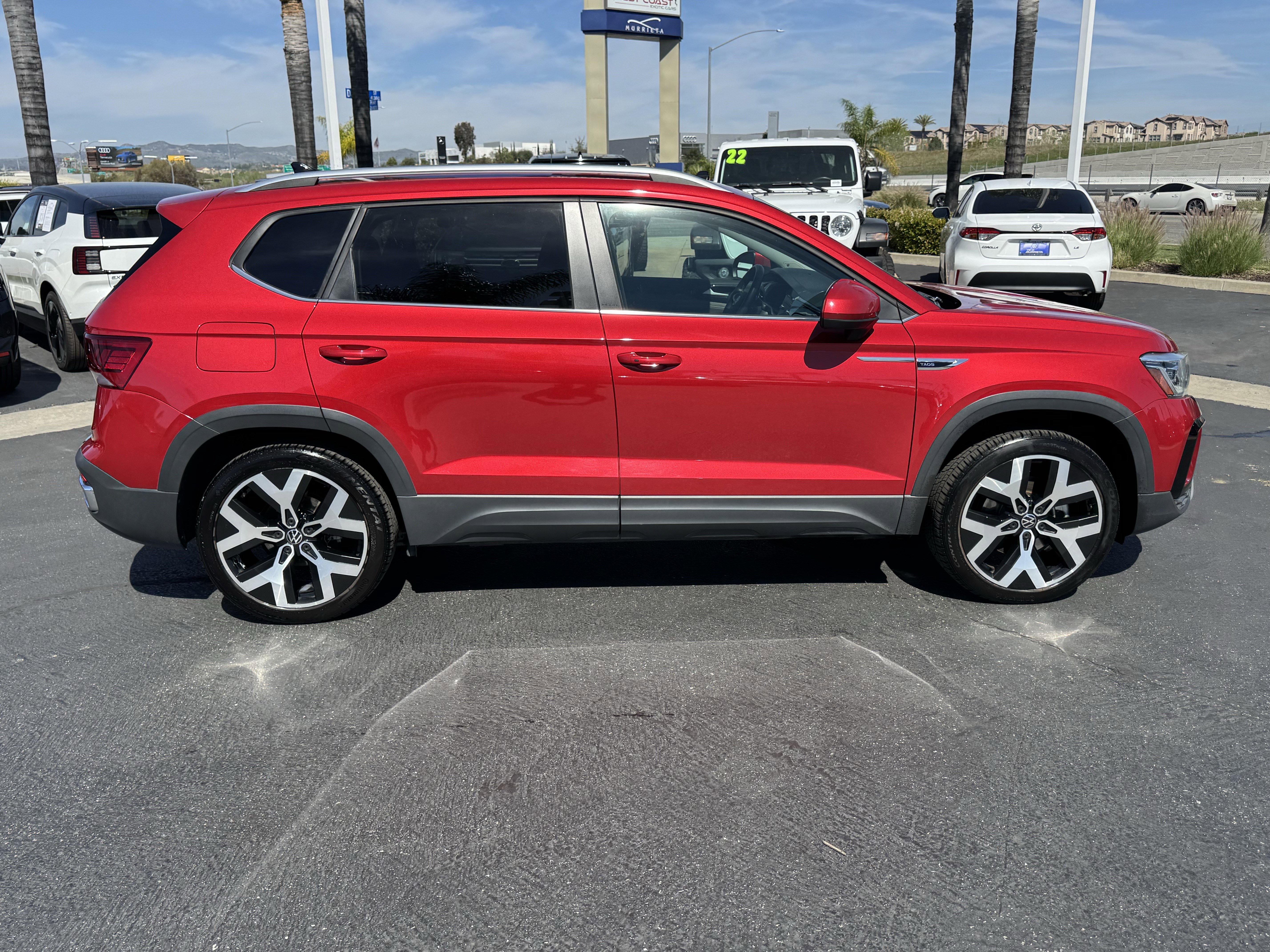 Used 2022 Volkswagen Taos SEL w/ Panoramic Sunroof Package image 11