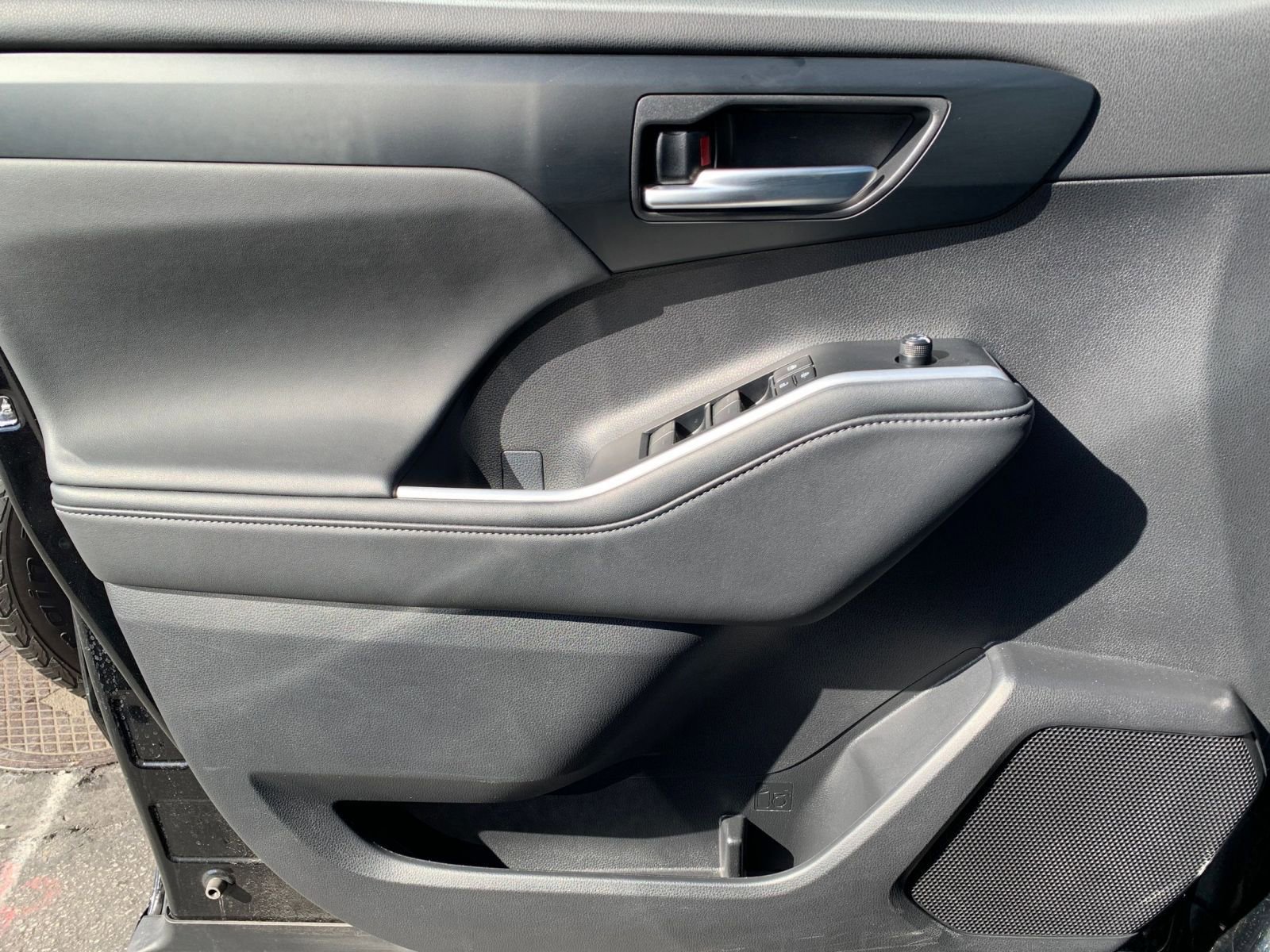 Used 2025 Toyota Highlander XSE AWD/4WD image 18