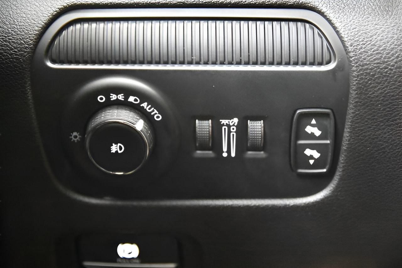 Used 2023 Jeep Wagoneer L Series II RWD image 25