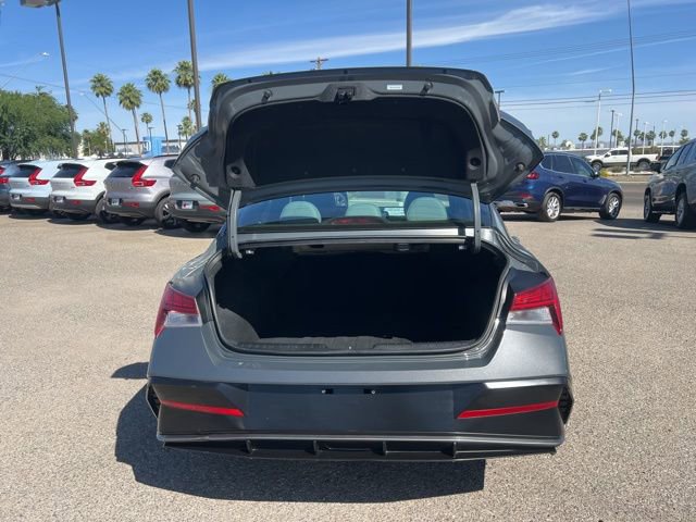 Used 2025 Hyundai Elantra Limited FWD image 32