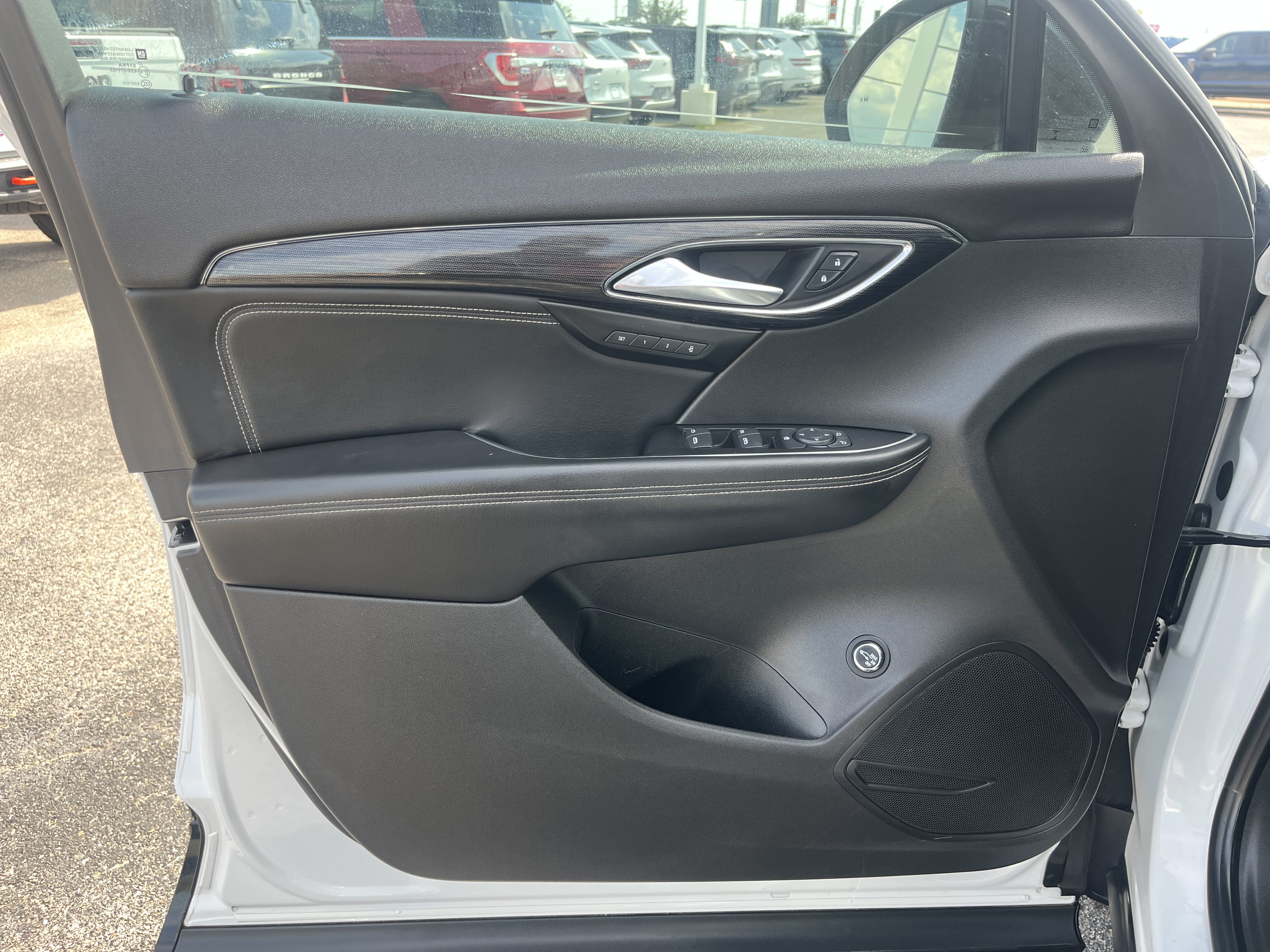 Used 2023 Buick Envision Essence w/ Sport Touring Package FWD image 12