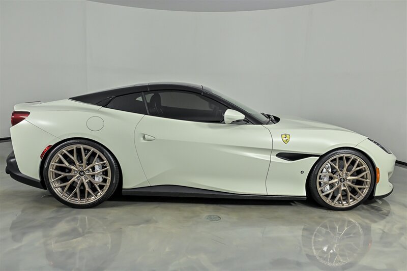 Used 2019 Ferrari Portofino RWD image 12