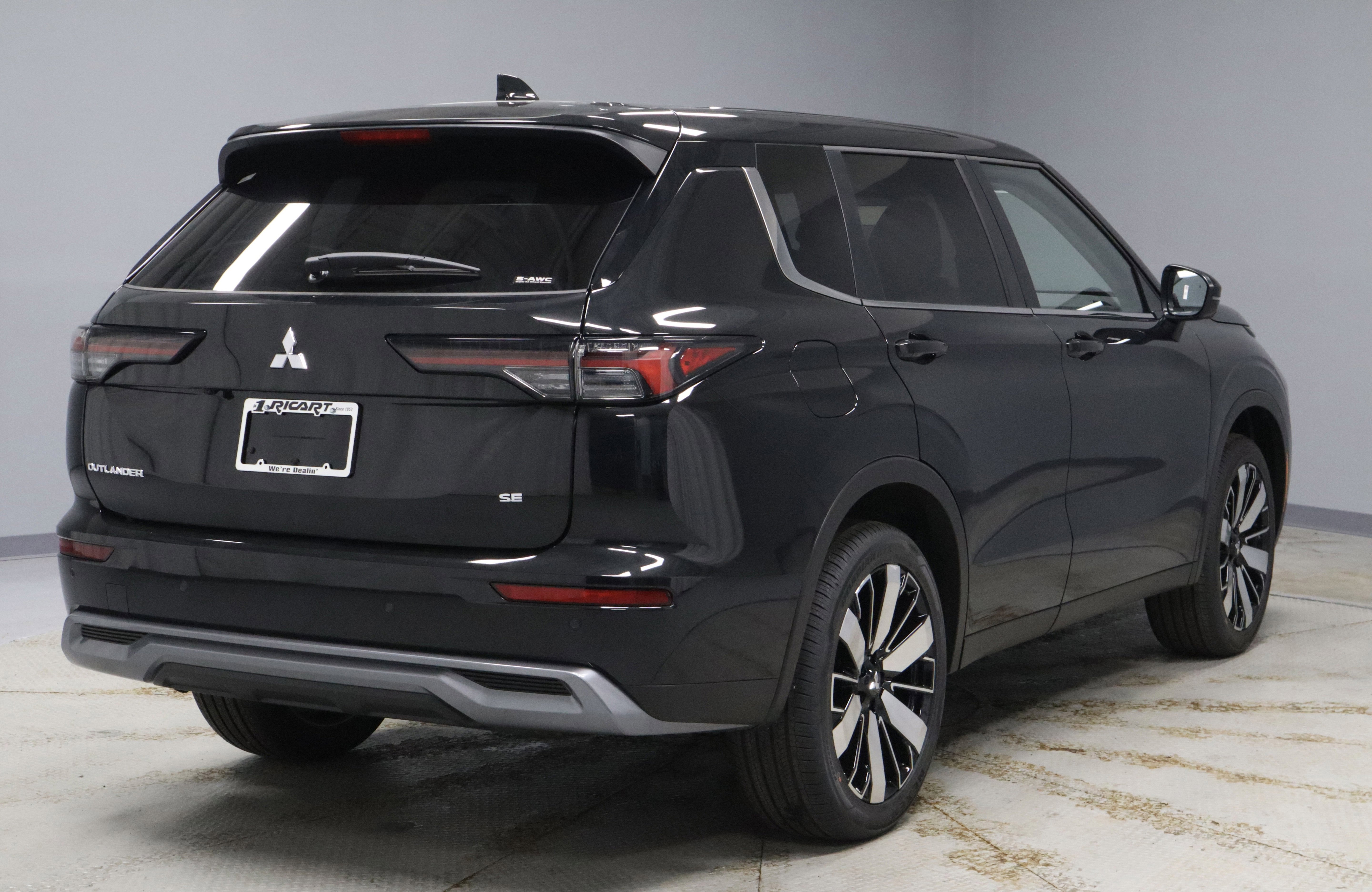 New 2026 Mitsubishi Outlander SE image 8