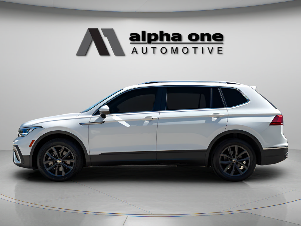 Used 2022 Volkswagen Tiguan SE w/ Panoramic Sunroof Package FWD image 8