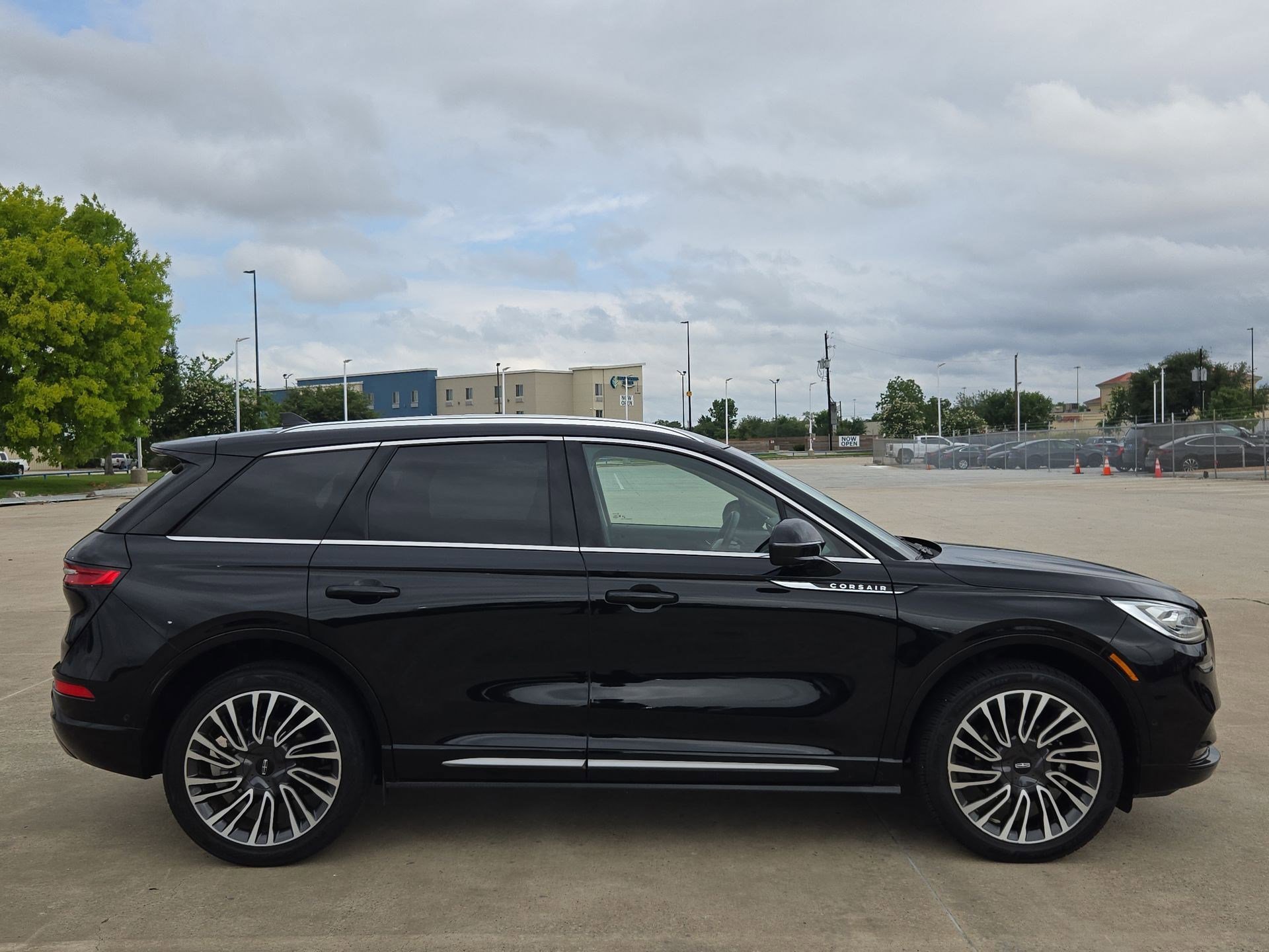 Used 2021 Lincoln Corsair Reserve w/ Equipment Group 201A FWD image 2