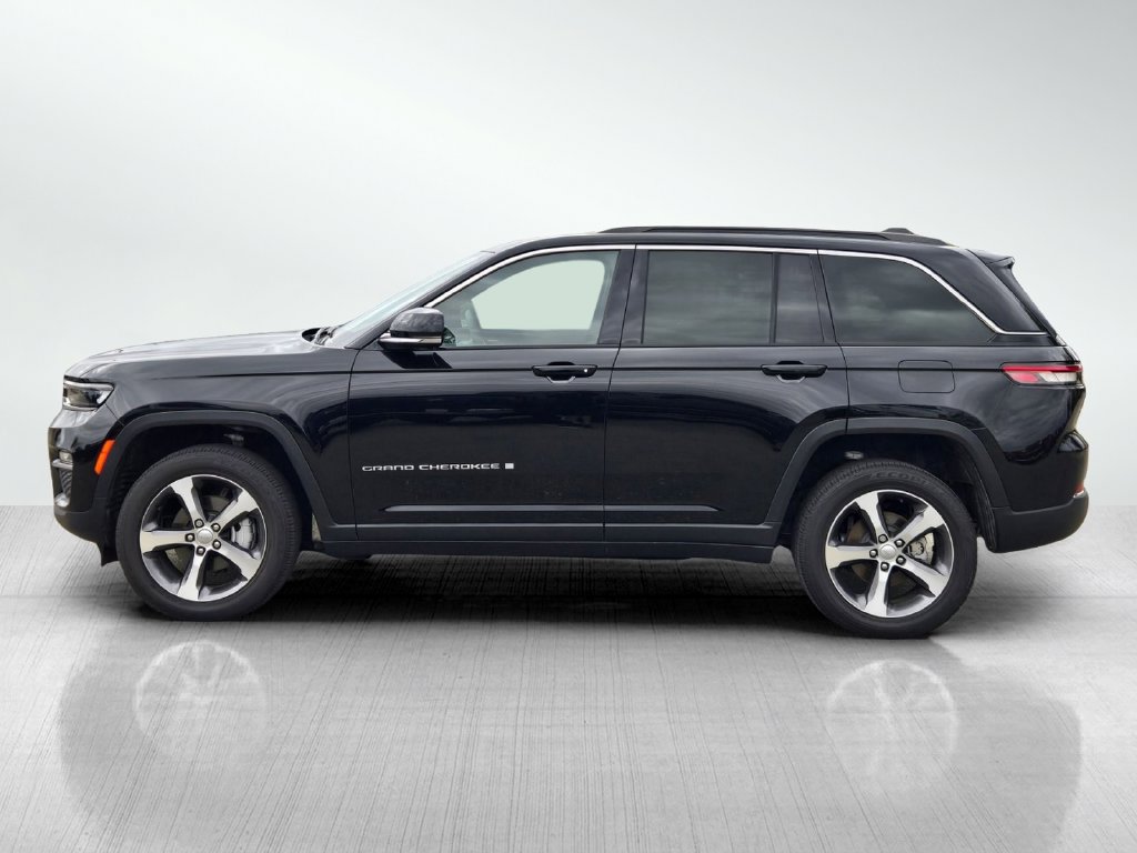 Used 2025 Jeep Grand Cherokee Limited w/ Trailer Tow Package AWD/4WD image 7