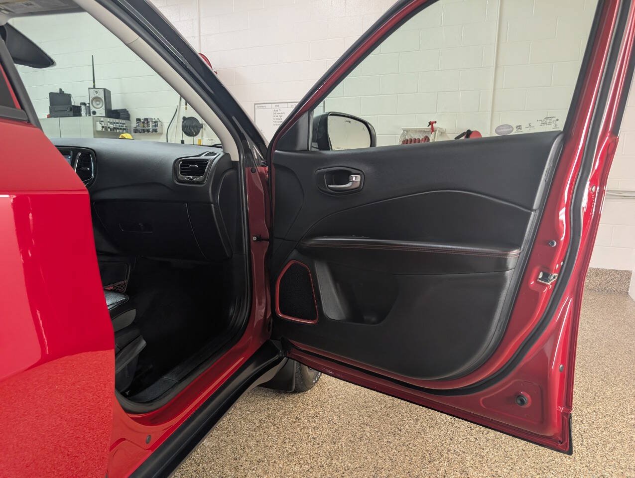 Used 2018 Jeep Compass Trailhawk w/ Safety & Security Group AWD/4WD image 19