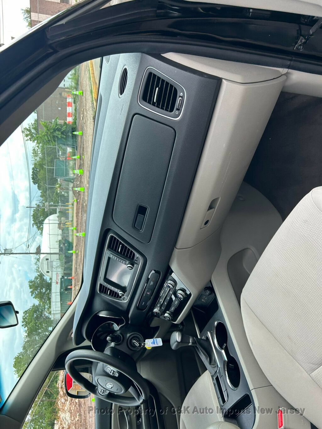 Used 2019 Kia Sedona L FWD image 29