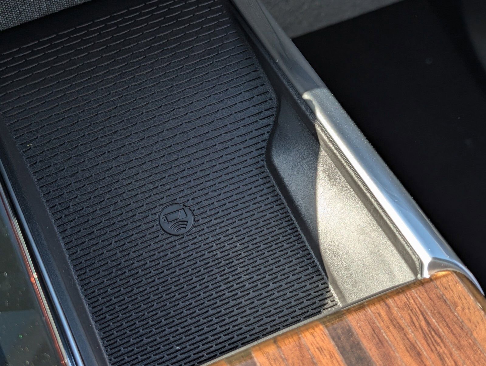 New 2026 Cadillac Escalade ESV Platinum Sport w/ LPO, ONYX Package AWD/4WD image 17