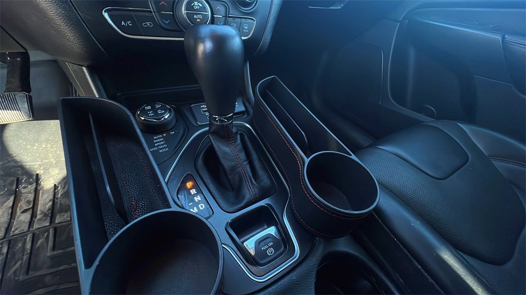 Used 2021 Jeep Cherokee Trailhawk w/ Premium Leather Package image 23