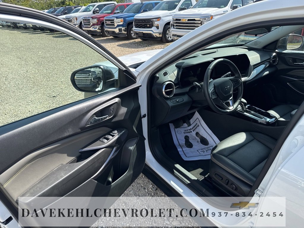 Used 2025 Chevrolet Trax ACTIV w/ Sunroof Package image 14