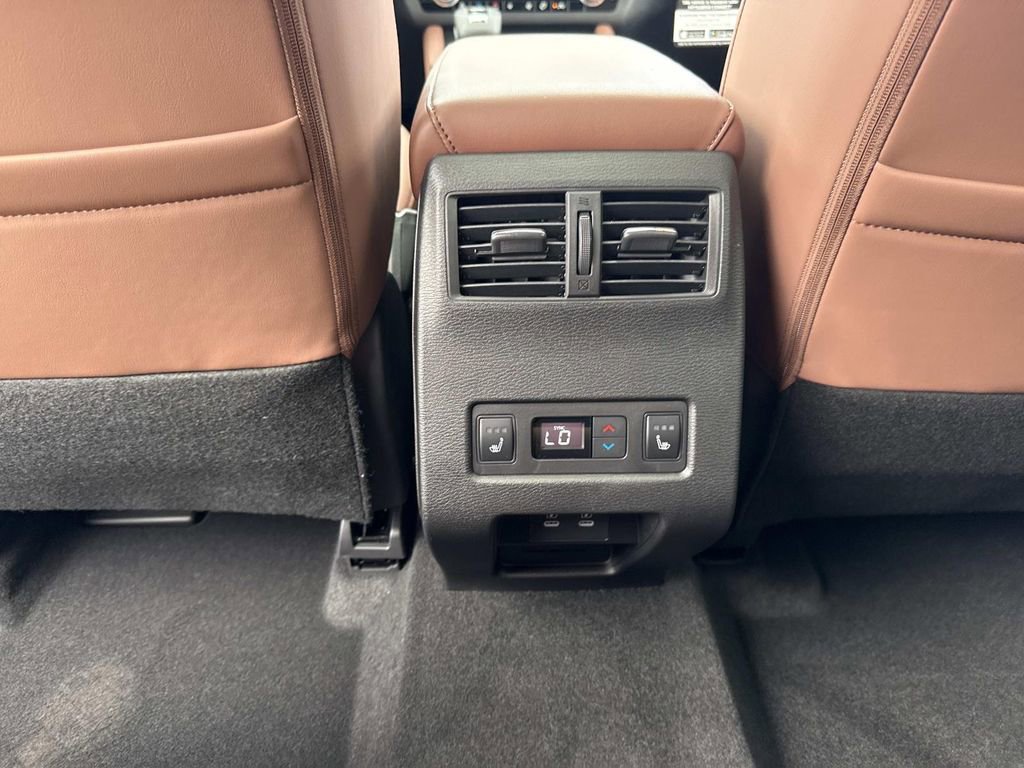 New 2026 Mitsubishi Outlander SEL image 17