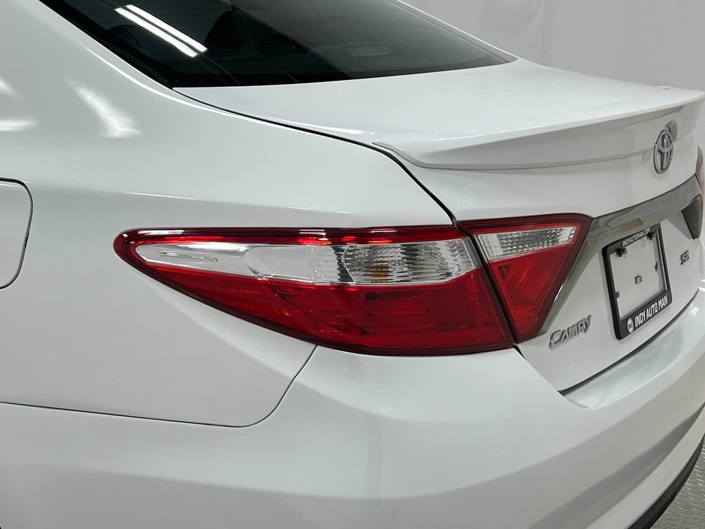 Used 2016 Toyota Camry SE FWD image 33