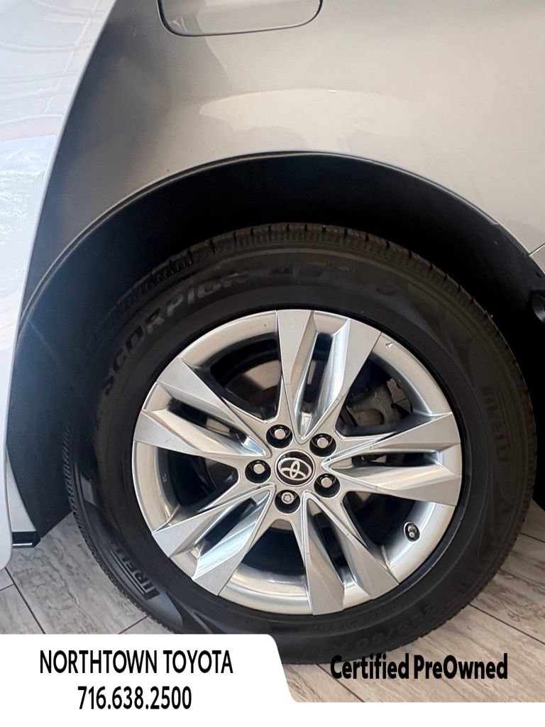 Used 2022 Toyota Sienna Limited AWD/4WD image 10