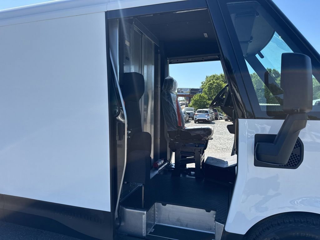 Used 2024 Chevrolet Brightdrop 600 w/ Commercial Equipment Package image 23