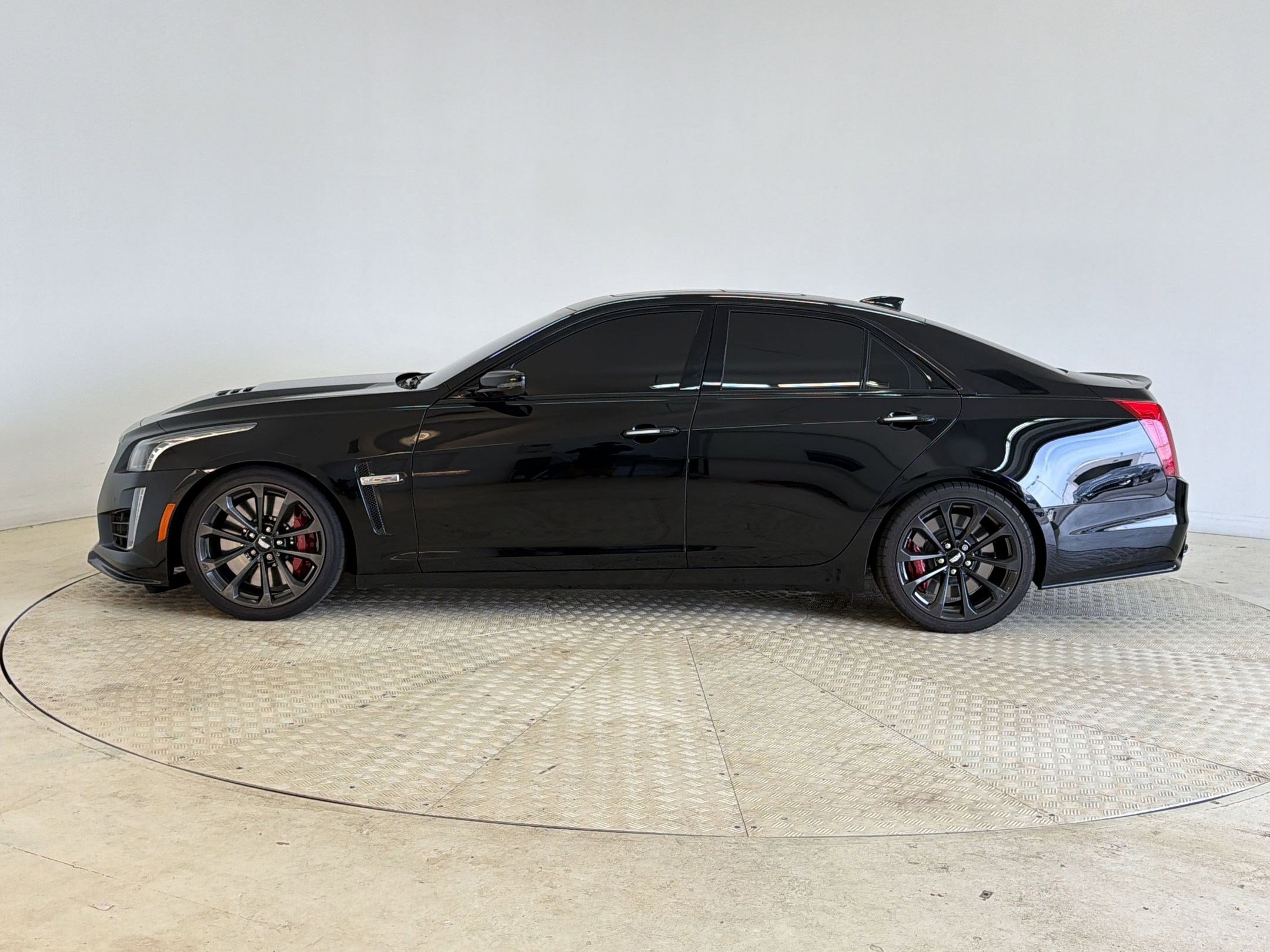 Used 2018 Cadillac CTS V w/ Luxury Package image 2