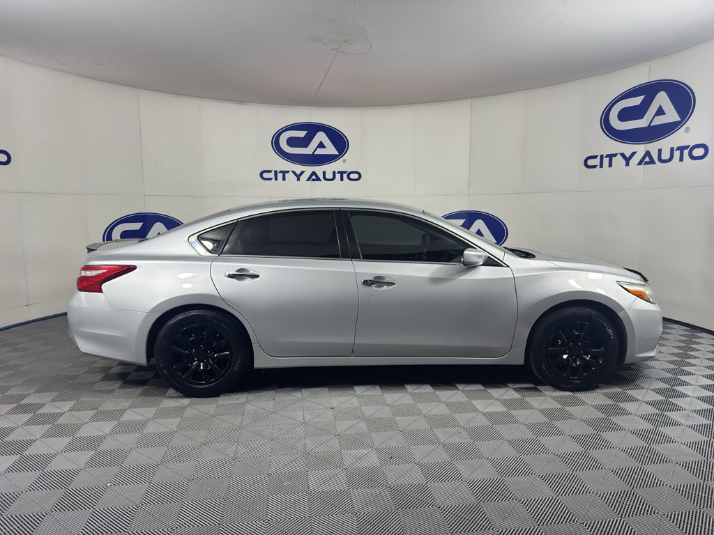 Used 2017 Nissan Altima 2.5 S w/ Power Driver Seat Package image 2