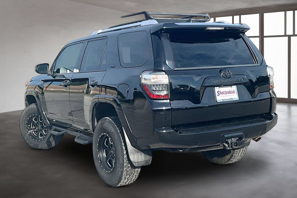 Used 2016 Toyota 4Runner SR5 RWD image 4