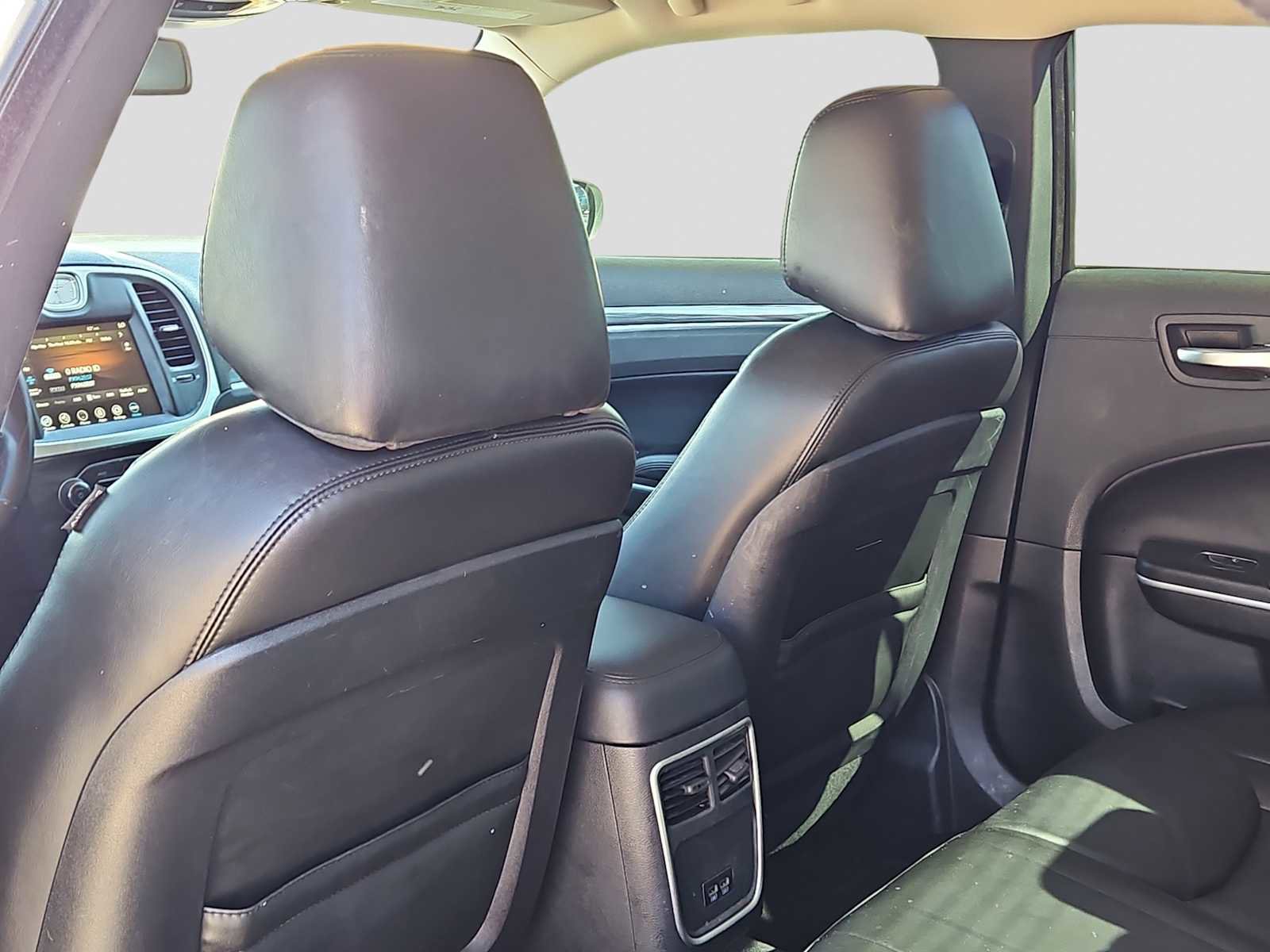 Used 2022 Chrysler 300 Touring L image 23