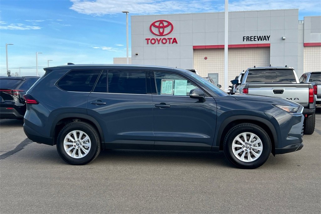 Certified 2025 Toyota Grand Highlander AWD image 3