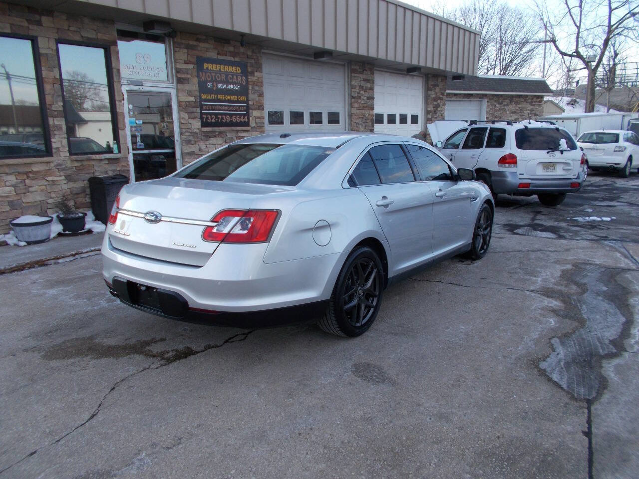 Used 2010 Ford Taurus Limited image 3