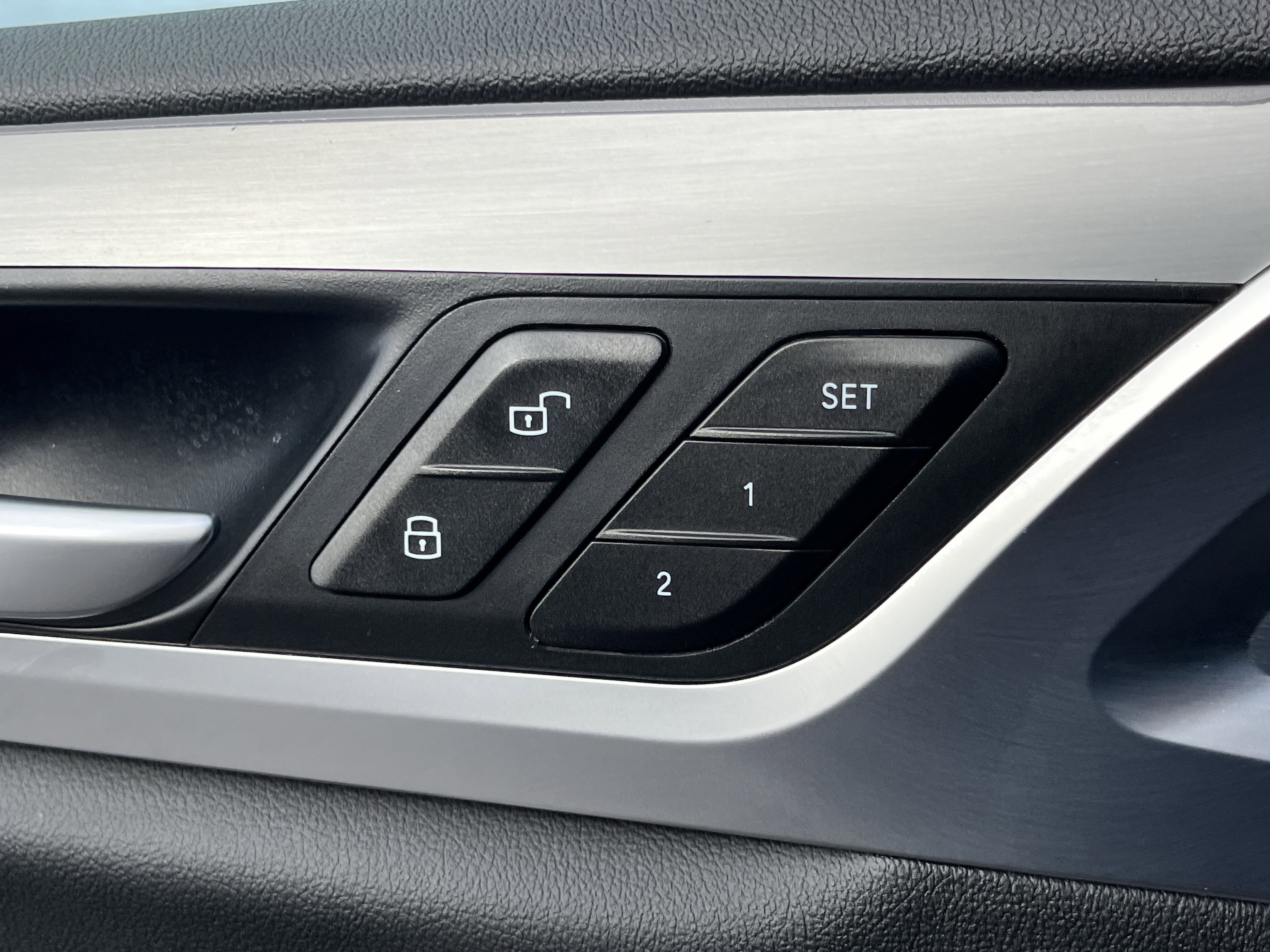 Used 2025 BMW X4 xDrive30i image 17