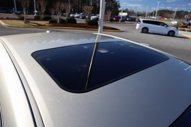 Used 2016 Toyota Avalon Limited image 9