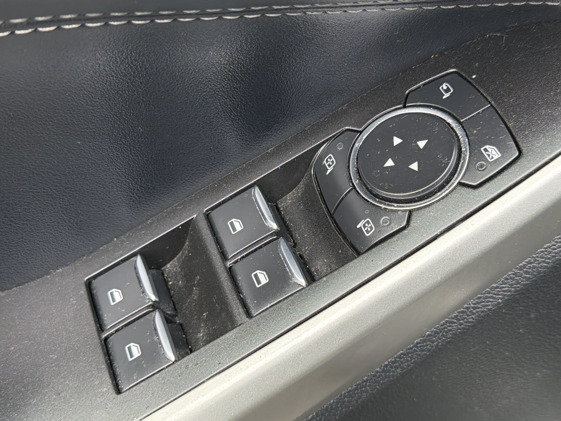Used 2021 Ford Explorer Limited w/ Equipment Group 301A RWD image 19